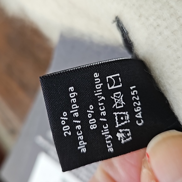 Alpaca blend Pokoloko Scarf NWT - Picture 6 of 7